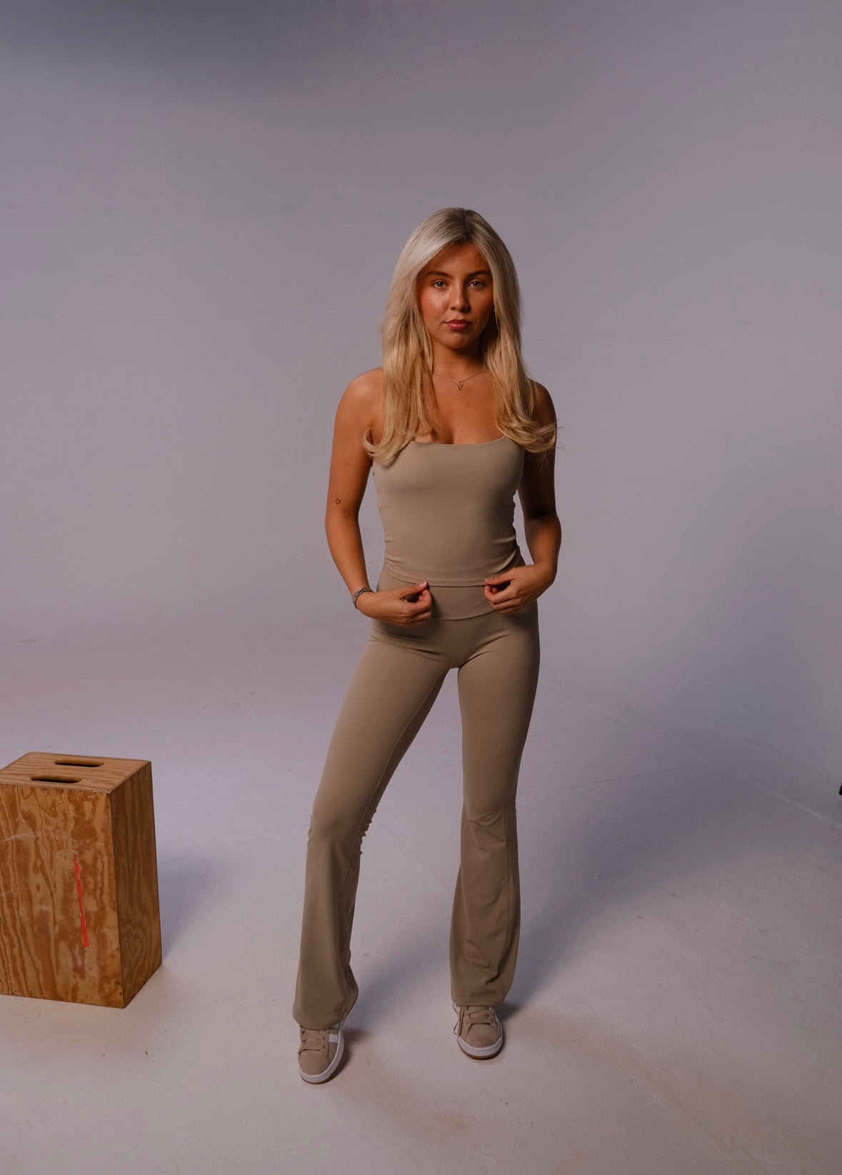 Seamless Scrunch Flare Yoga Pants - Latte