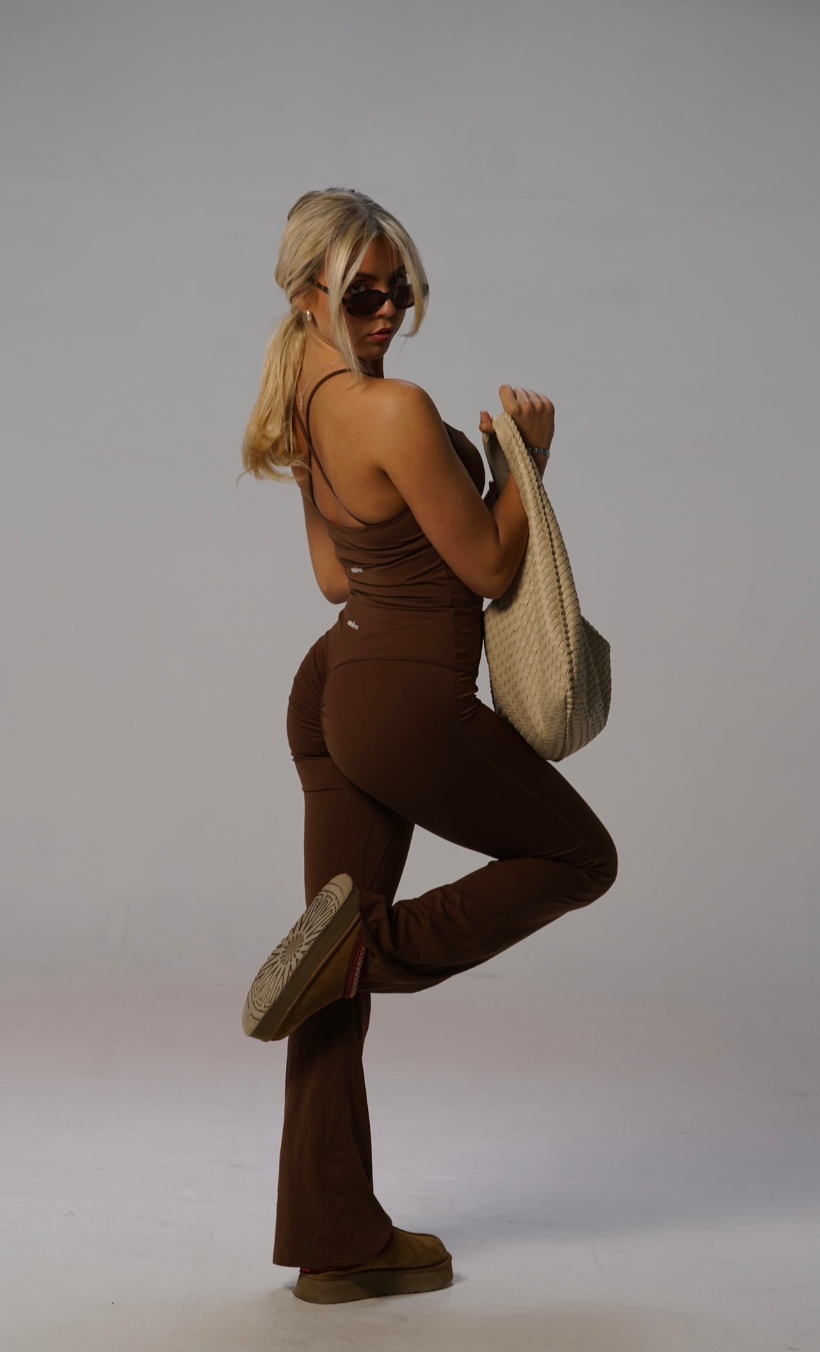 Seamless Scrunch Flare Yoga Pants - Brown Sugar