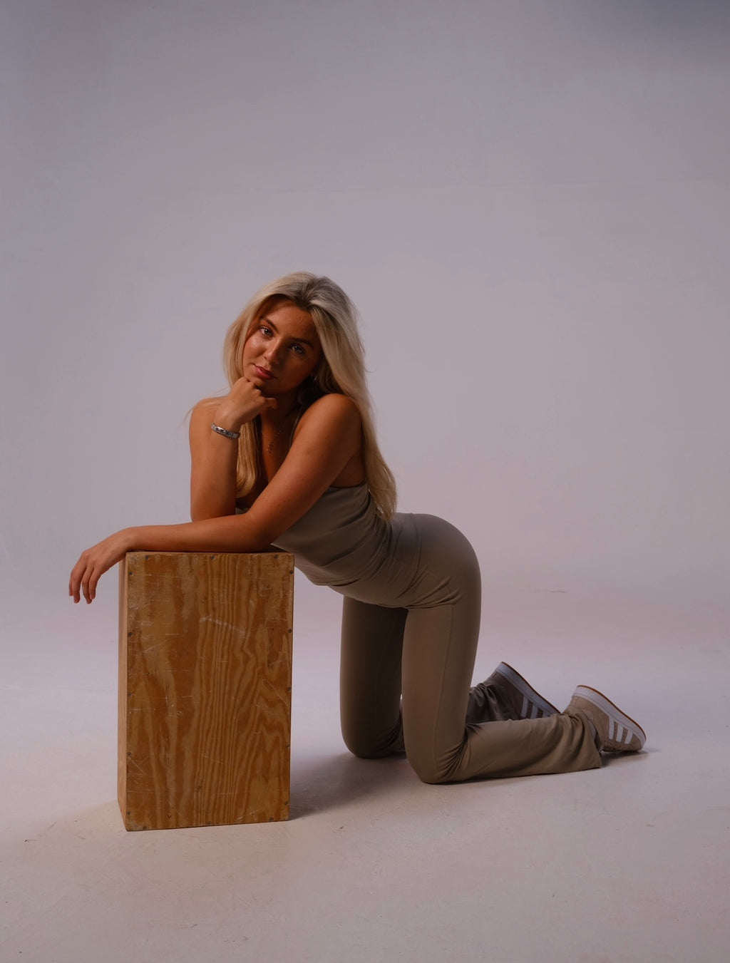 Seamless Scrunch Flare Yoga Pants - Latte